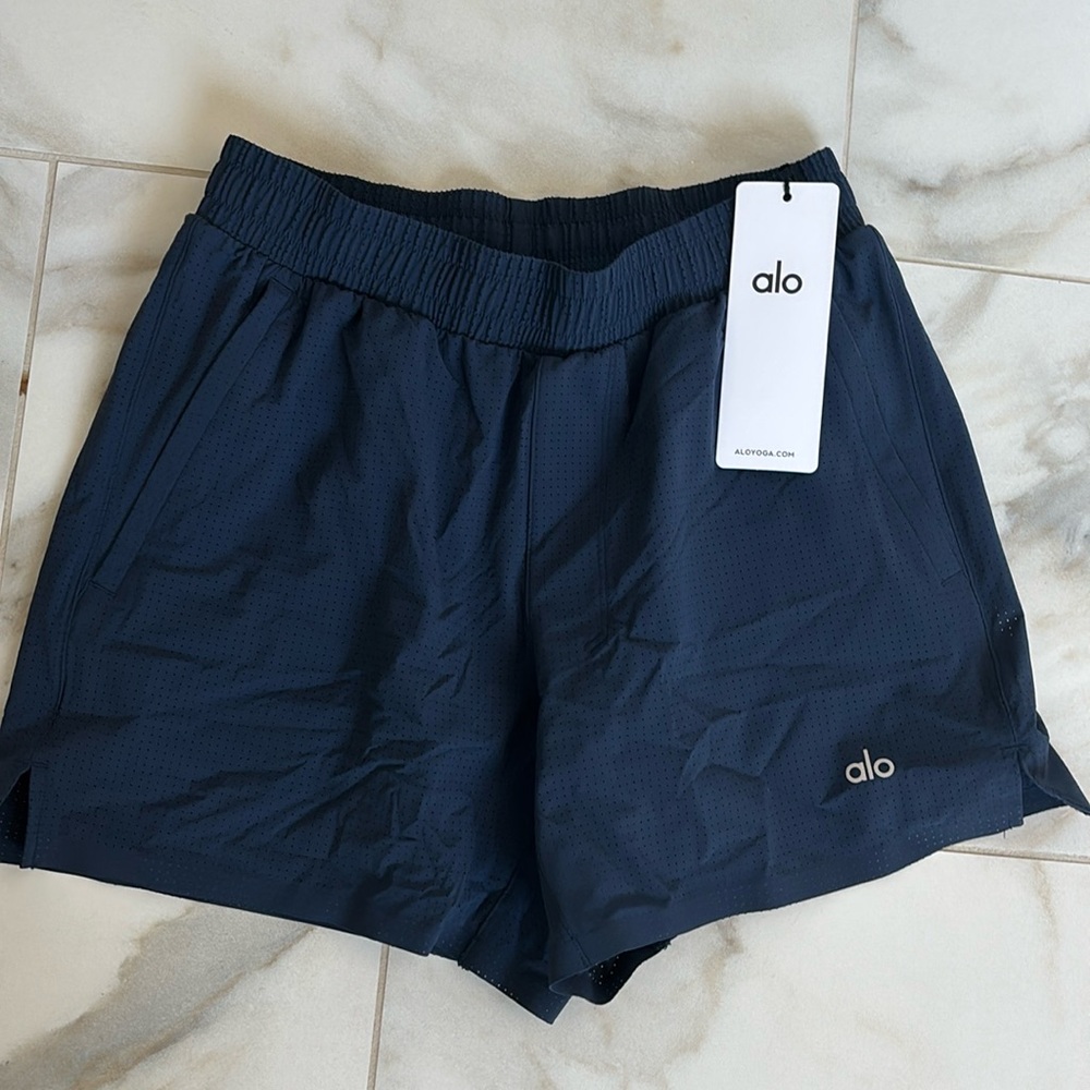 NWT ALO 5 inch traction running short navy